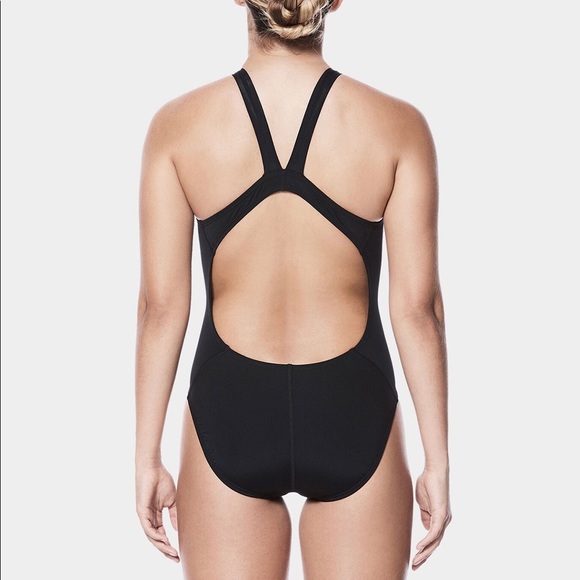 Nike Women’s poly core solid fastback swimsuit - Picture 2 of 5